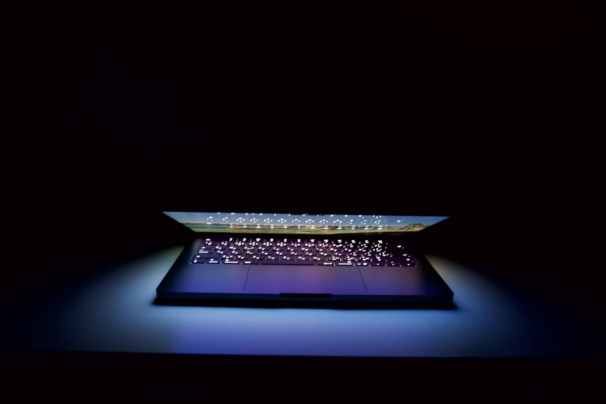 先週Mac購入相談を受けていた学生から、M5搭載14インチMacBook Proを