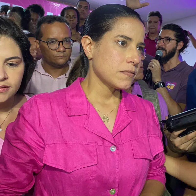 republiqueBRA's tweet image. ⚖️ 💥 Pré-candidato à Presidência, Renan Santos entra com representação na PGR contra a governadora Raquel Lyra, de Pernambuco, responsabilizando-a pela infiltração do crime organizado em um presídio desativado do estado; foram encontradas anotações indicando atuação do Comando…