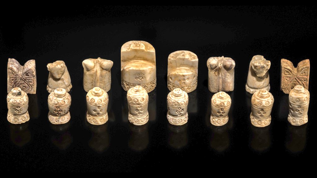 Rare Set of 16 Chess Pieces
Greater Mesopotamia or Persia,
ca. 11th-12th century CE