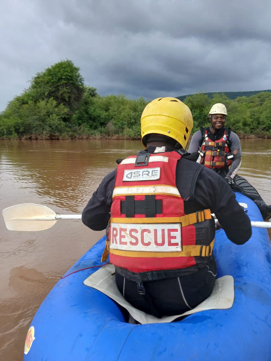 SAPoliceService's tweet image. #sapsLIM [AT THIS HOUR] #SAPS pilots and #SearchandRescue teams, working alongside the #SANDF and other emergency services, have been deployed to assist with the rescue of residents stranded by severe flooding in parts of Limpopo.

President Cyril Ramaphosa has visited the flood…