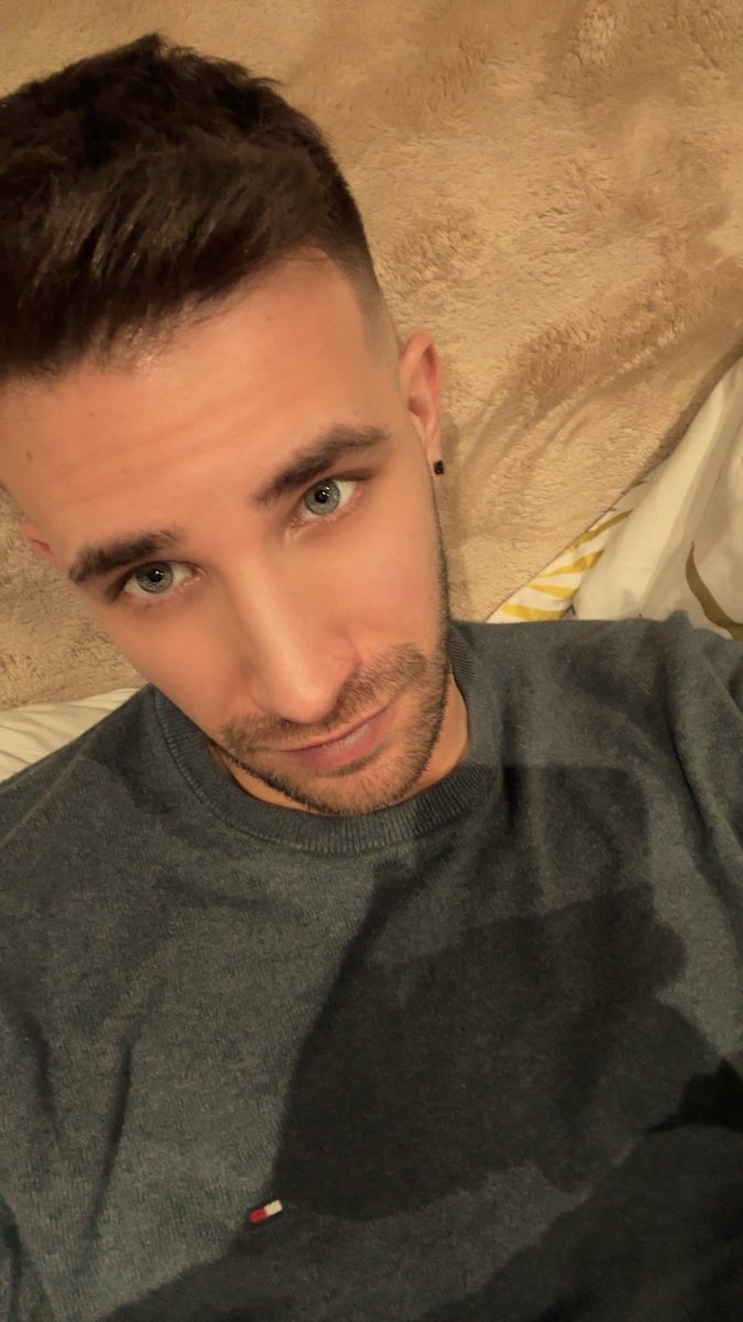 Sage avec lunette ou coquin sans ? 
Vous préférez quoi ? 🤷‍♂️