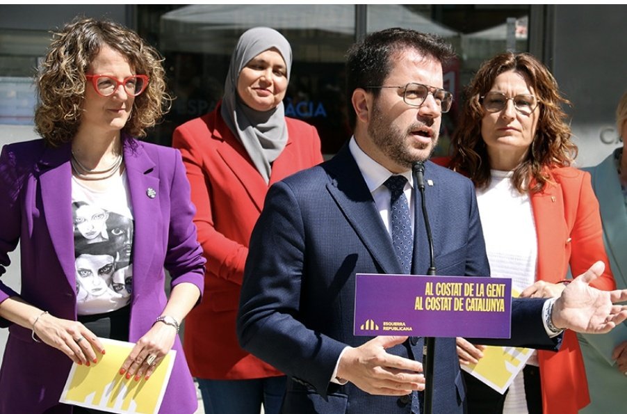 orriolsderipoll's tweet photo. L'islam no és sinònim de progrés sinó d'involució.

No és sinònim de feminisme, sinó de tracte vexatori i abusiu contra nenes i dones.

I això no es corregeix amb jaquetes liles...

#SalvemCatalunya https://t.co/8lTowP4Hta