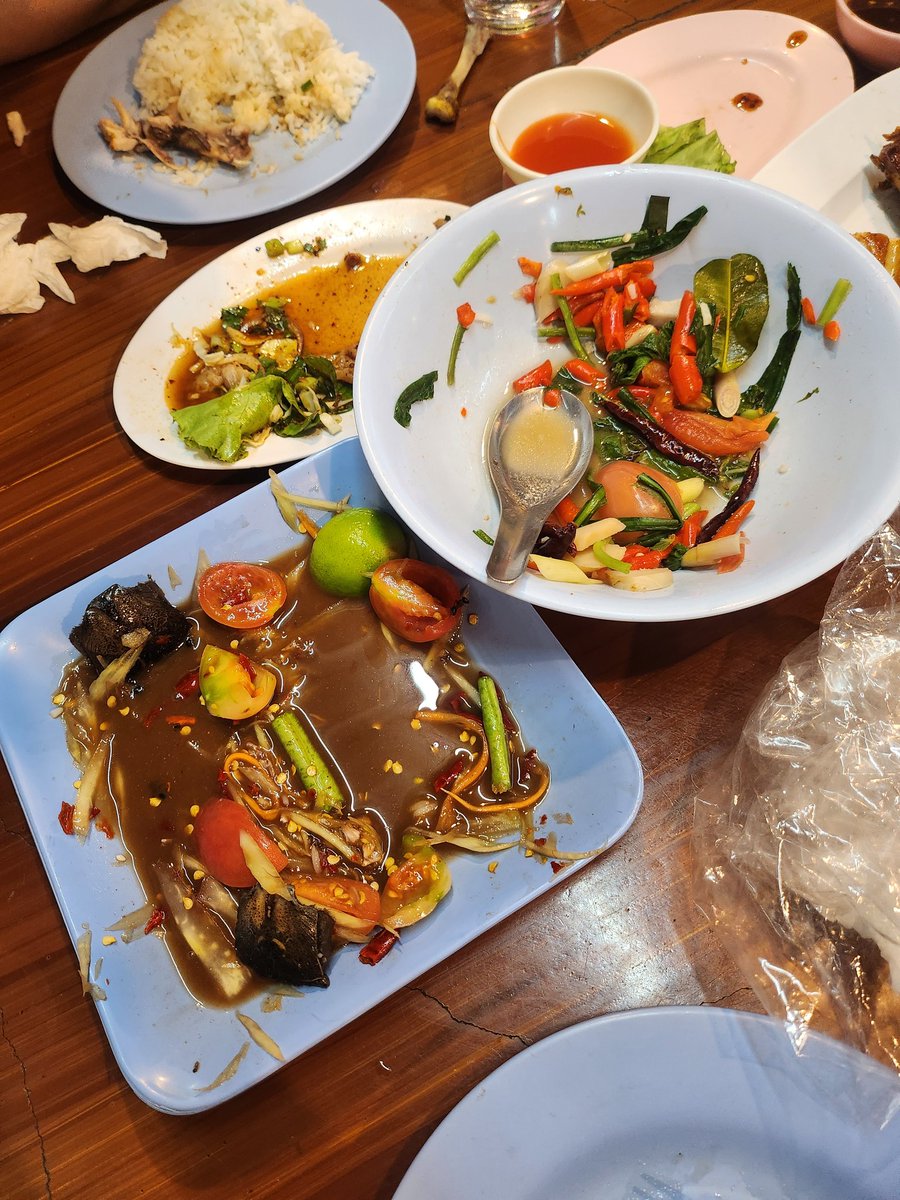 hellobmartinx's tweet image. งั้น ๆ 3/10