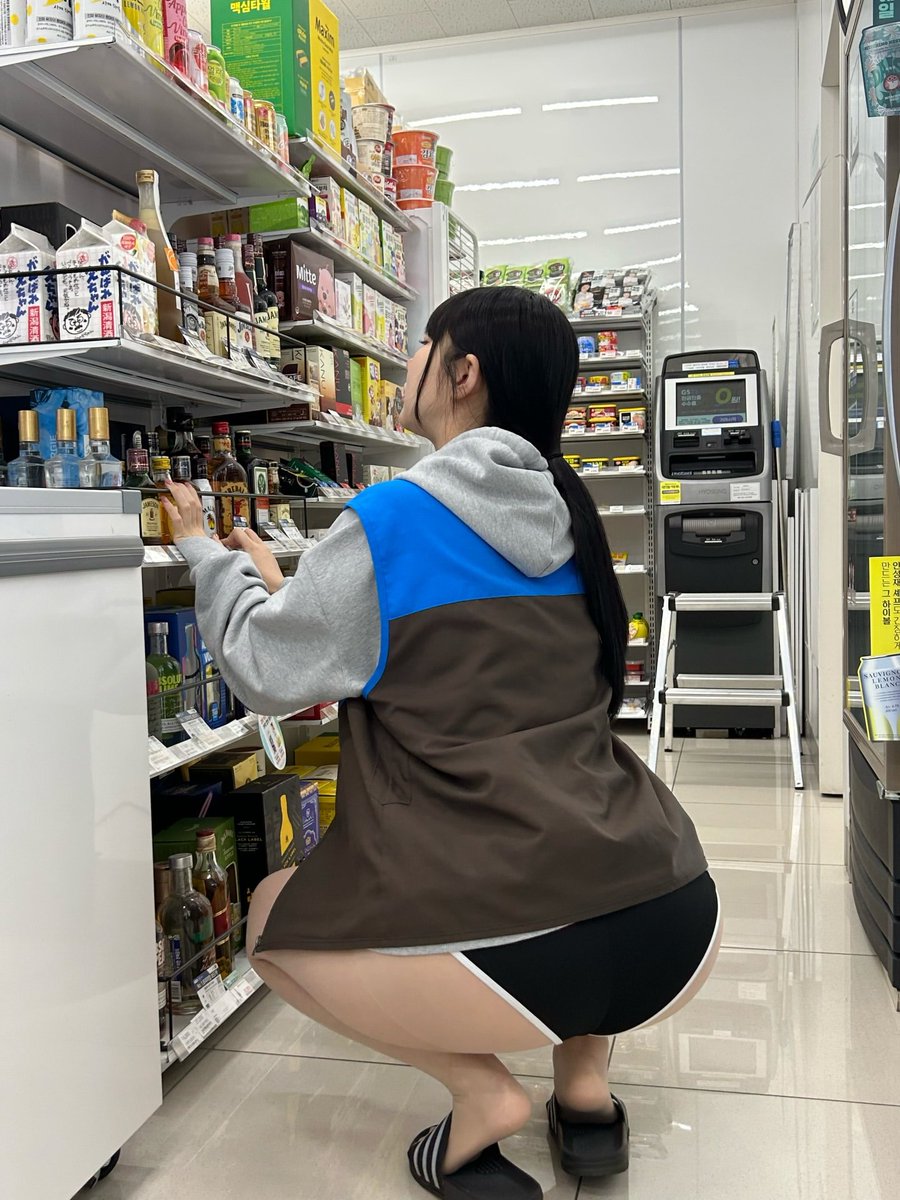 알바🖤열심히💢 하느라..💢💦 다리가 너무아픈데❤️ 받쳐줄 사람💕 어디 없나아〰️❓💗 손은 기분 나쁠것 같구〰️💢💞 얼굴로🤭 받쳐주면💋 좋겠는데🖤 #여왕깨기 #여깨 #캣파이트 #붙여대결 #ntr #소추 #후타나리 #넷카마 #네토 #도태 #jntr