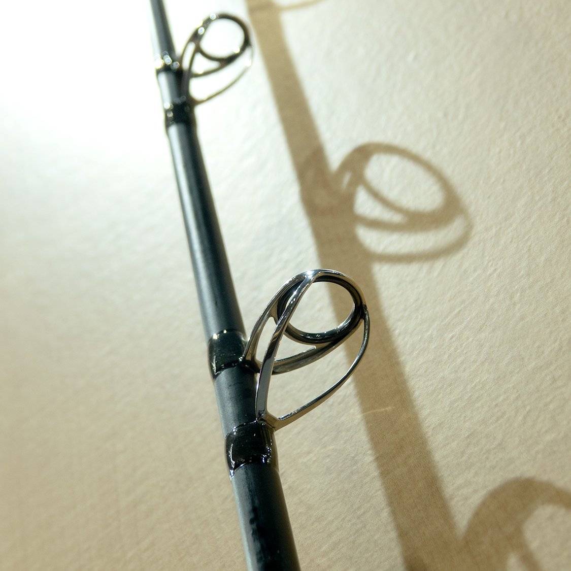 【2026年新製品】次世代“Tangle Free”MCガイド。直立フレームながらKガイドをも凌駕する糸絡み解除機能を実現。また4本支脚フレームにより、KWSG同等重量ながら約2倍の強さ・HBSG同等のフレーム強度を実現。釣りフェス会場でFujiの次世代ガイドを体感してください！