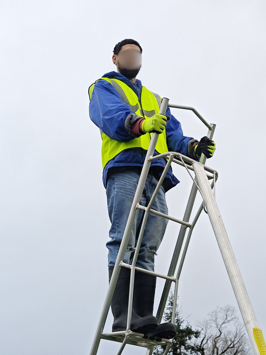 JesseMoore30's tweet photo. One of my students getting used to climbing ladders! https://t.co/vHL9Pbe5rd