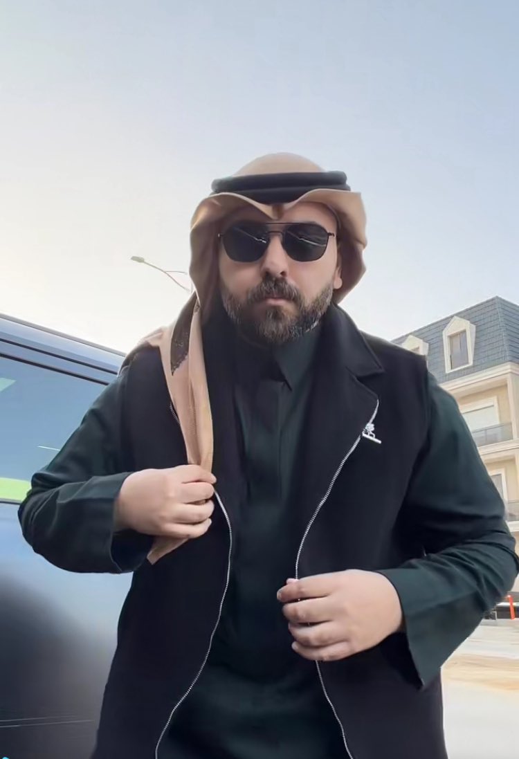 1Vaalk's tweet image. تاريخي وفخم اقسم بالله 

لكن ناقص اكسسوارات خفيفه زي جائزة افضل صانع محتوى مثلا