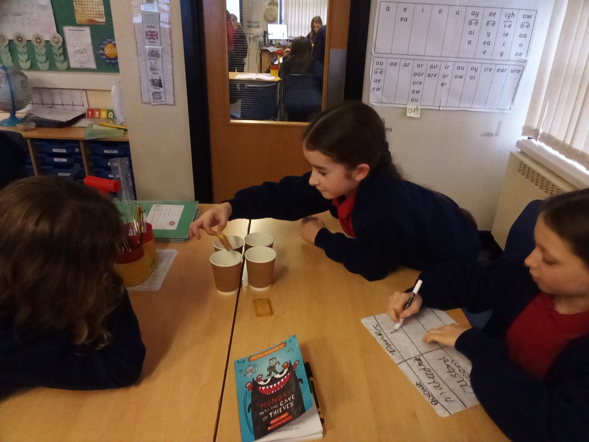 WBJYear5's tweet image. Today we are investigating which biscuit is the best for dunking in tea! #wbjsscience @HarbourLearning @WBJJuniorSchool