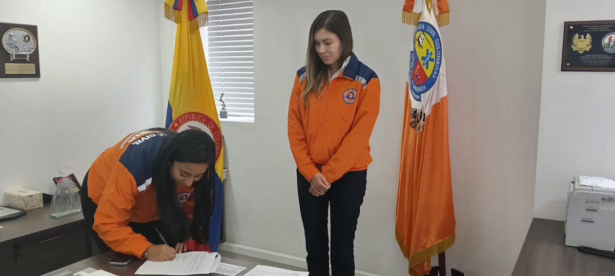 Nos complace presentar a la Dra Vanessa Molina Gómez quien desde el día de hoy asume su cargo como Directora Seccional Cundinamarca Defensa Civil Colombiana.