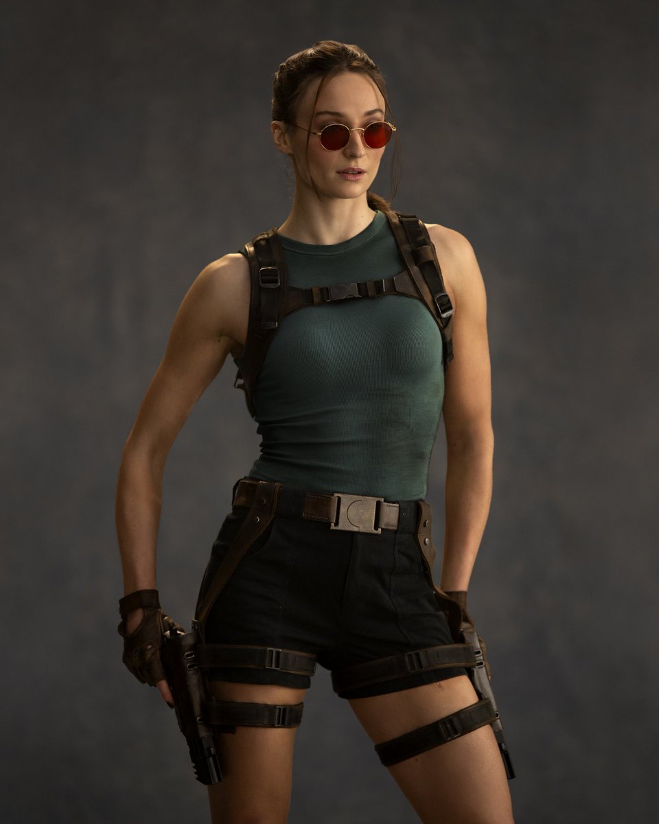 CopaExMachina's tweet image. Sophie Turner as Lara Croft vs. some random mid-tier cosplayer