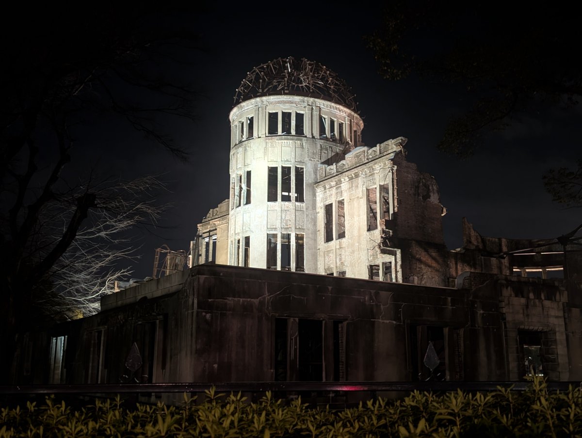 広島市電に乗ってたらふと立ち寄りたくなって手を合わせてきた。静寂に包まれたこの時間がとても好きです。無心になれる。