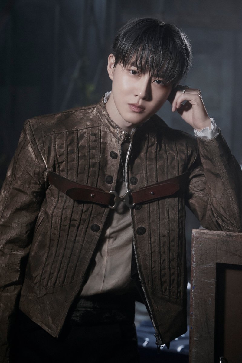 weareoneEXO's tweet image. 'Crown' Teaser Image 02

EXO 엑소 The 8th Album 【REVERXE】
➫ 2026.01.19 6PM (KST)

💿Pre-order&amp;amp;save&amp;amp;add
EXO.lnk.to/REVERXE

#EXO #엑소 #weareoneEXO 
#Crown #EXO_Crown
#REVERXE