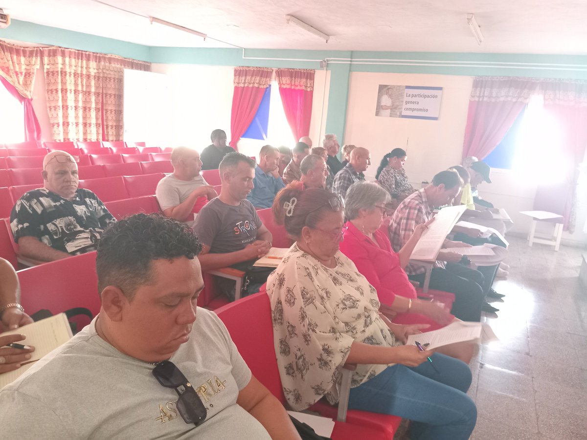 EMPA Holguin efectua Asamblea  de cuadros en presencia de Rene Julio Vicepresidente de el OSDE, Yunier Batista, Mbro del Buro Prov. del PCC  y Ariaini Leyva Sec. Gral Sindicato Prov.  y dirigida por nuestro Drtor Alexis  González. #MincinCuba #grupoalimentos #mincin65años