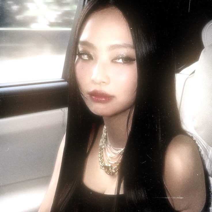 _RubyCat's tweet image. Happy birthday Jennie!♥️

BORN TO BE JENNIE
HAPPY JENUARY 
#TheShiniestRubyDay
#루비처럼_빛나는_제니생일