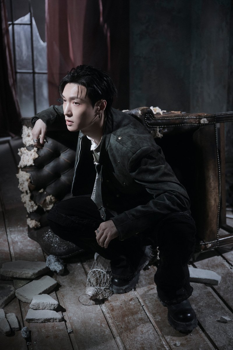 weareoneEXO's tweet image. 'Crown' Teaser Image 02

EXO 엑소 The 8th Album 【REVERXE】
➫ 2026.01.19 6PM (KST)

💿Pre-order&amp;amp;save&amp;amp;add
EXO.lnk.to/REVERXE

#EXO #엑소 #weareoneEXO 
#Crown #EXO_Crown
#REVERXE