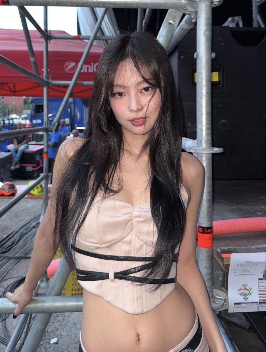 allurequinn's tweet photo. happy 30th birthday to the beautiful, talented and it girl jennie of blackpink. https://t.co/iYXLZlRKhe