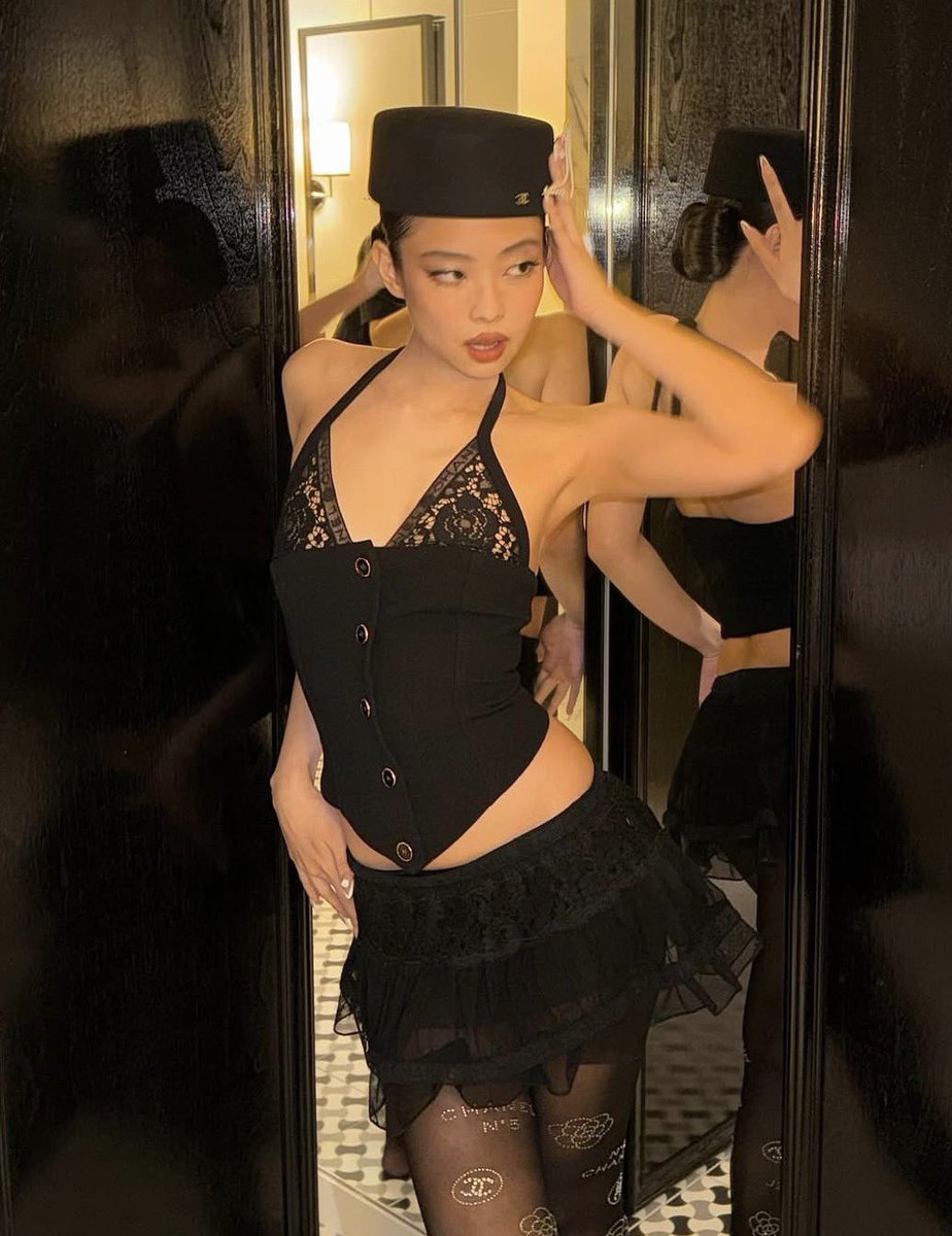 happy 30th birthday to the beautiful, talented and it girl jennie of blackpink.