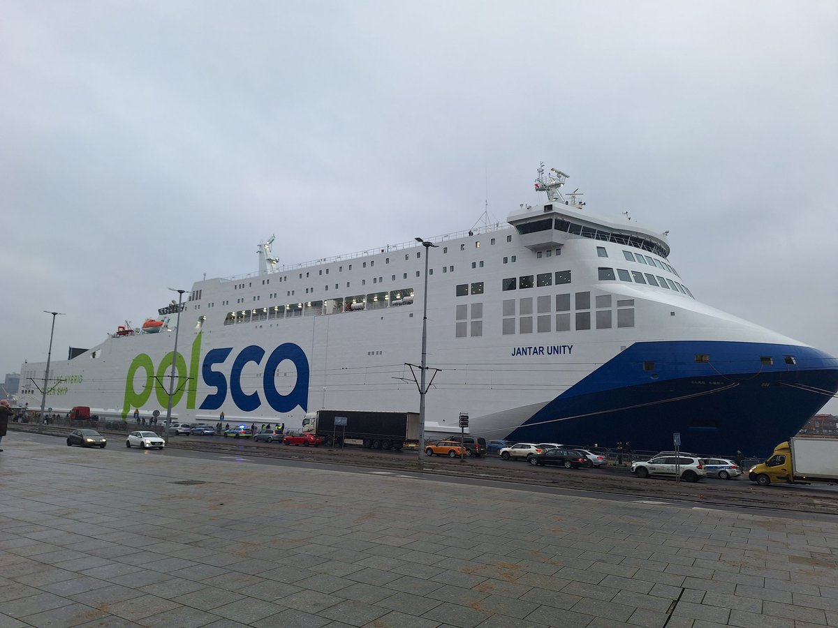 SzewskiSzczecin's tweet photo. Dziś do bram naszego pięknego Szczecina wpłyną na Chrzest prom @UnityLine Jantar Unity ⛴️
Spore zainteresowanie mieszkańców tym wydarzeniem, a już w najbliższy weekend kilka wydarzeń oraz możliwość wejścia na pokład.
Zapraszam 👍 https://t.co/BcQuK1hzht
