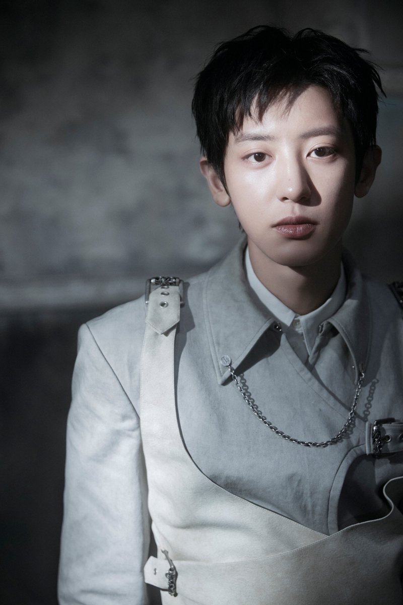 weareoneEXO's tweet image. 'Crown' Teaser Image 02

EXO 엑소 The 8th Album 【REVERXE】
➫ 2026.01.19 6PM (KST)

💿Pre-order&amp;amp;save&amp;amp;add
EXO.lnk.to/REVERXE

#EXO #엑소 #weareoneEXO 
#Crown #EXO_Crown
#REVERXE