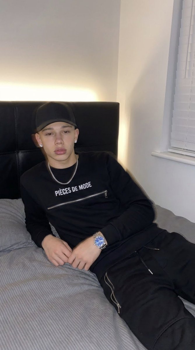 laytoncashking's tweet photo. #findom
#cashmaster
#gayuk https://t.co/unVgaIjYLC