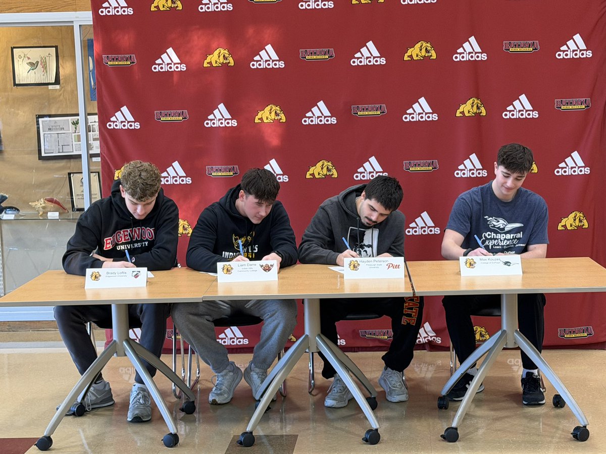 BataviaBaseball's tweet image. This morning, we celebrated 4 of our seniors who are committed to play at the next level! Congrats to them and their families!

Brady Loftis - Edgewood U
Liam Darre - Indian Hills CC
Hayden Peterson - Pittsburgh State
Max Kouzes - College of DuPage