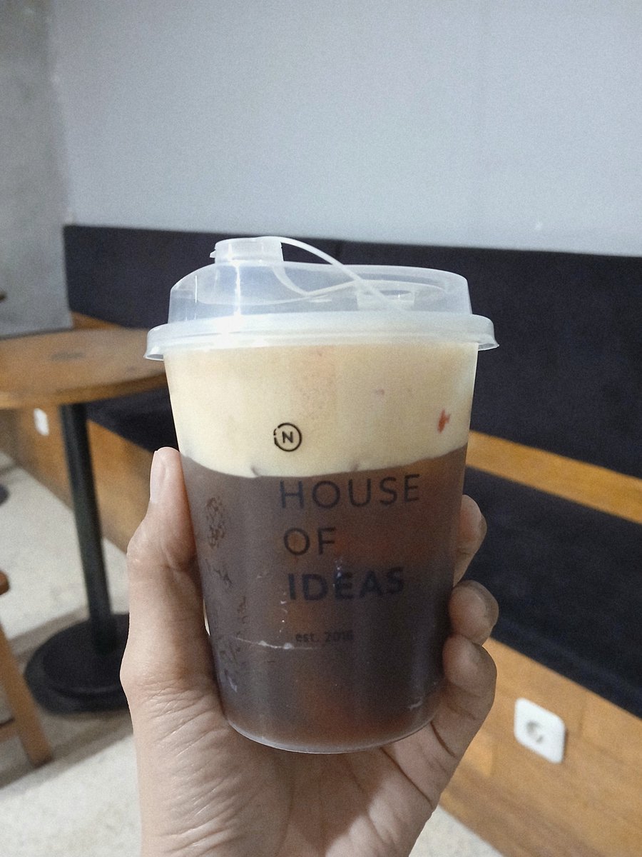 ngopi untuk jiwa yg sepi 🫠