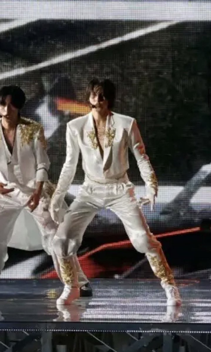 この衣装で金髪お団子、ダンスブレイク(ほぼTGC)、CFB、BOOST、愛のせいで
爆イケラウール様ネ申でした✨️✨️✨️✨️