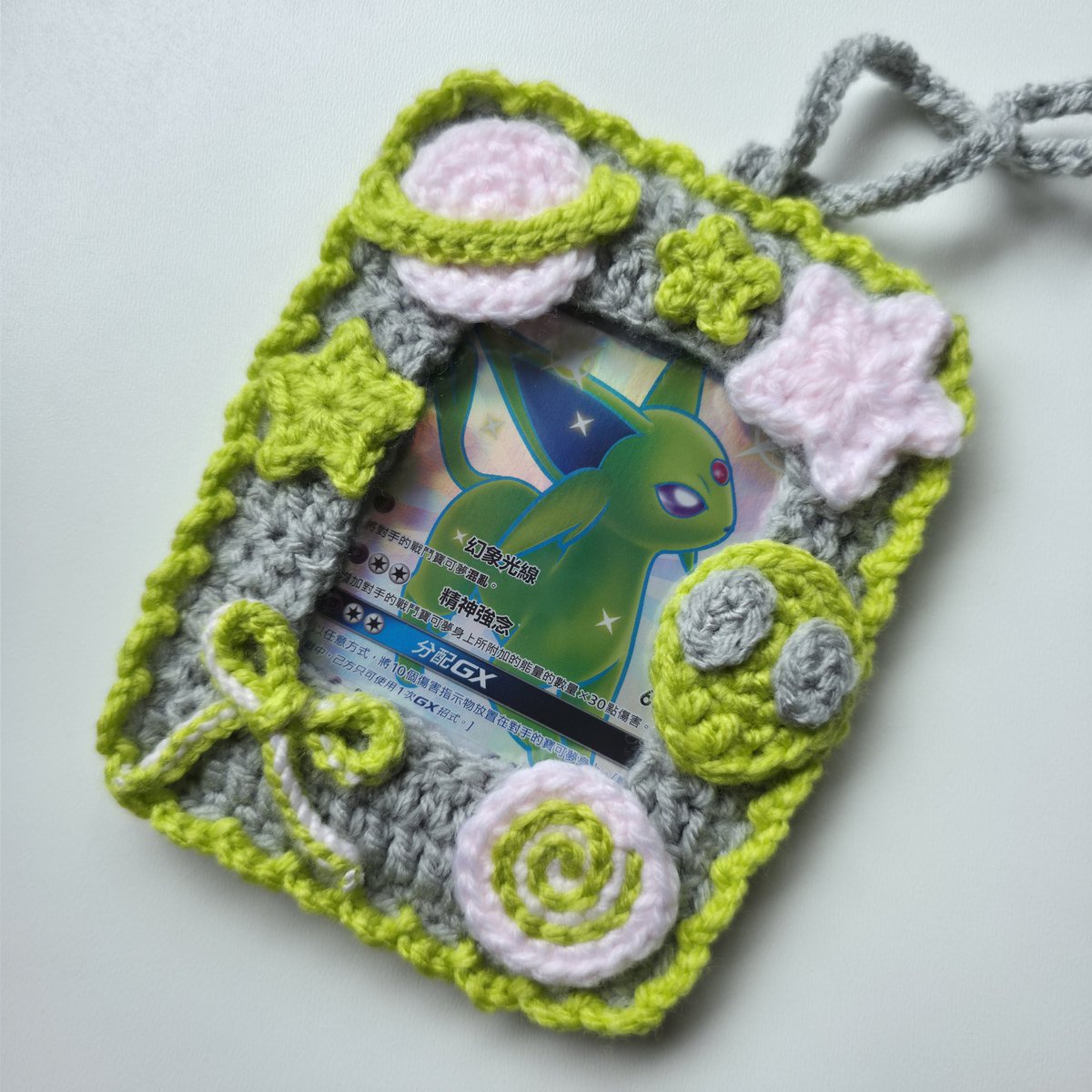 oddinent's tweet image. originally made for k-pop photocards but like, pokemon cards were my first card collection

and what's the point of having thousands of £ worth of pokemon cards if you cant do this as a small business owner and crochet artist 🥹

oddinent.com/shop/kpop/phot…