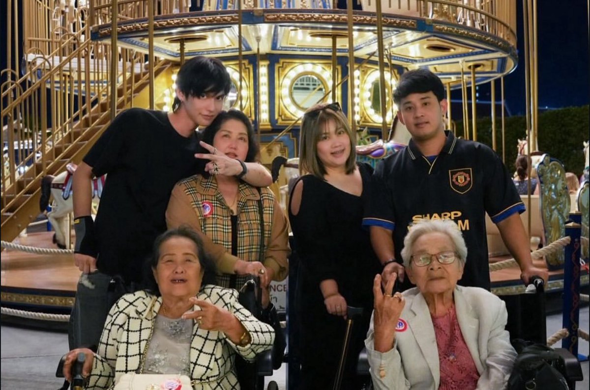 bookbvc_40's tweet image. อยู่กะครอบครัวแปลว่าพ่อบินยาวแน่ๆ🥺🤍

#bbrightvc @bbrightvc