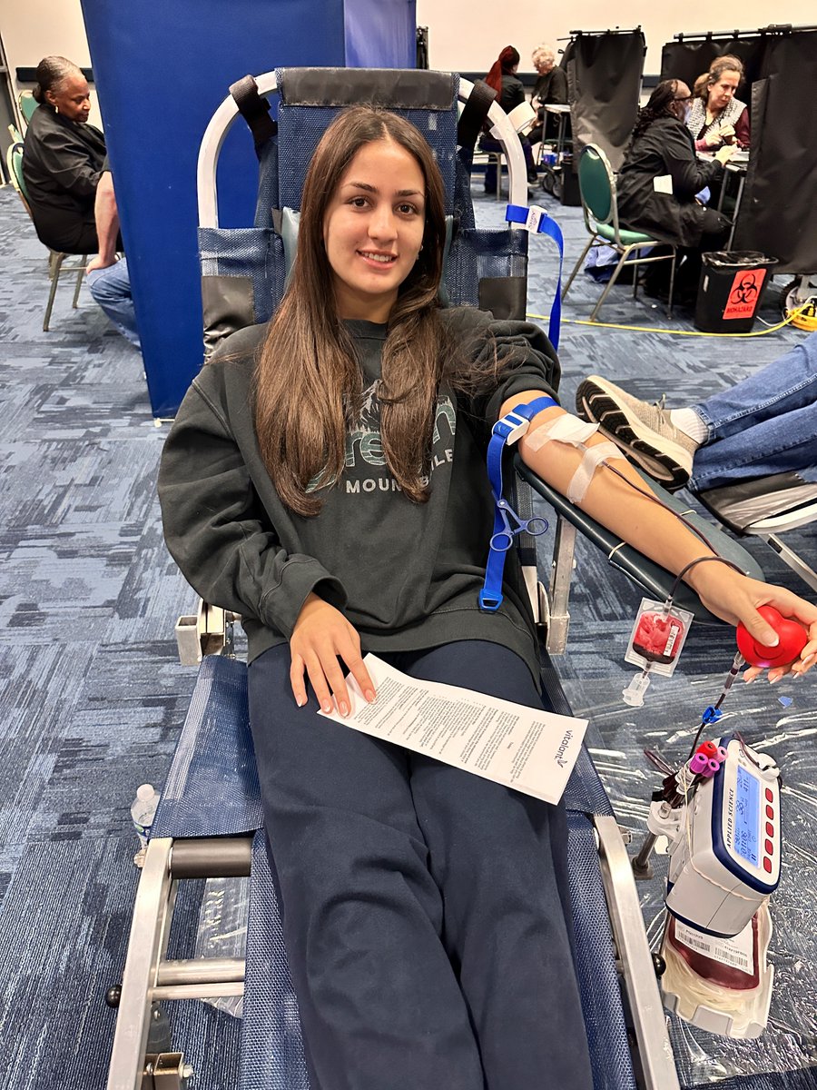 Beata brought her daughter Jasmine to a blood drive, and Jasmine donated for the first time. 🩸
Referring a friend to donate with Vitalant can help inspire the next generation of lifesavers—one donation at a time. ❤️