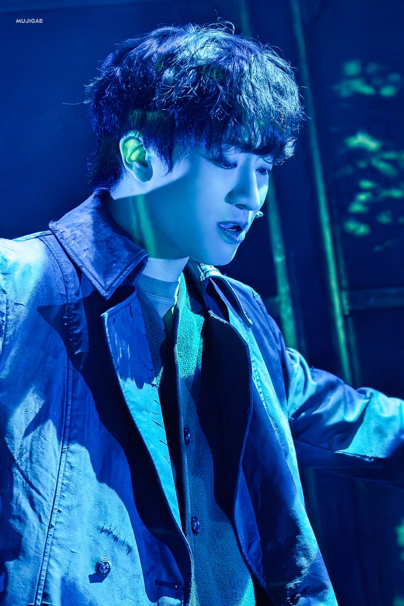 Mujigae_pic's tweet photo. 260114 뮤지컬 <은하철도의 밤> 스페셜 커튼콜  
M10. 어이, 해달 가죽  

조반니 - 안지환 배우님 https://t.co/lli421NUWt