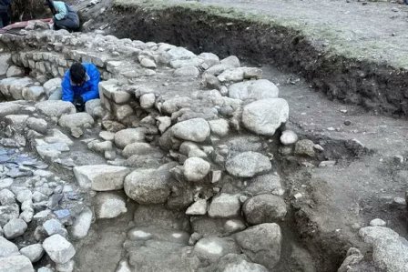 Una excavació arqueològica ‘avança’ fins al segle X l’edat de l’església de Sant Feliu de #Barruera, a la #ValldeBoí. Troben restes d’una nau original, enderrocada i penjada sota terra.
segre.com/ca/societat/26…