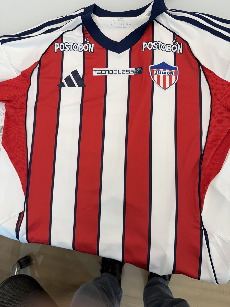 Me llegaron 150 de las nuevas <a href="/JuniorClubSA/">Junior FC</a>   Quien quiere?? <a href="/FunTecnoglass/">Fundación Tecnoglass</a>