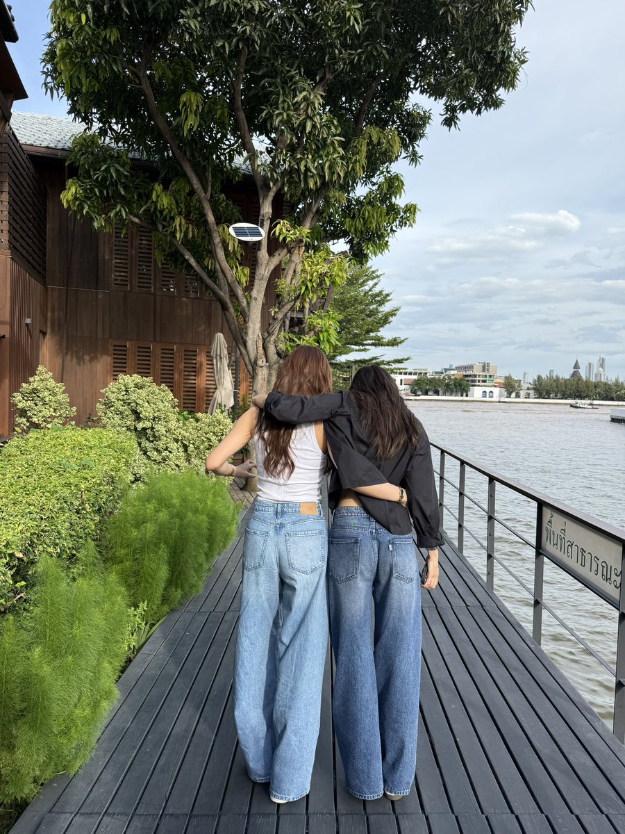 miunatshaa's tweet image. 365 days♡
#LenaMiu1stAnniversary