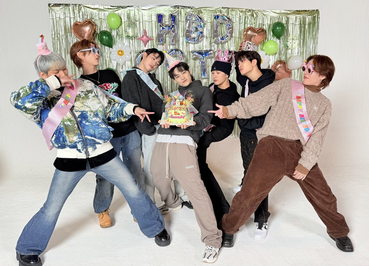 JSBB_bell's tweet image. 12 ขวบแล้วน้าเจ้าพวกก้อน 
ยินดีด้วยที่สุดเลยค๊าบ เย้ๆๆ🎉

ขอบคุณที่เติบโตมาอย่างดีและทำงานหนักตลอด 12 ปีเลยนะเด็กๆ
ขอบคุณที่รักษาสัญญา 
ขอบคุณที่เป็น #GOT7 ของพวกเราเสมอมา

갓세븐 사랑해 💚 @GOT7Official 

GOT7 12TH ANNIVERSARY
#12YearsAndStillWithGOT7
#12년이지나도_갓세븐