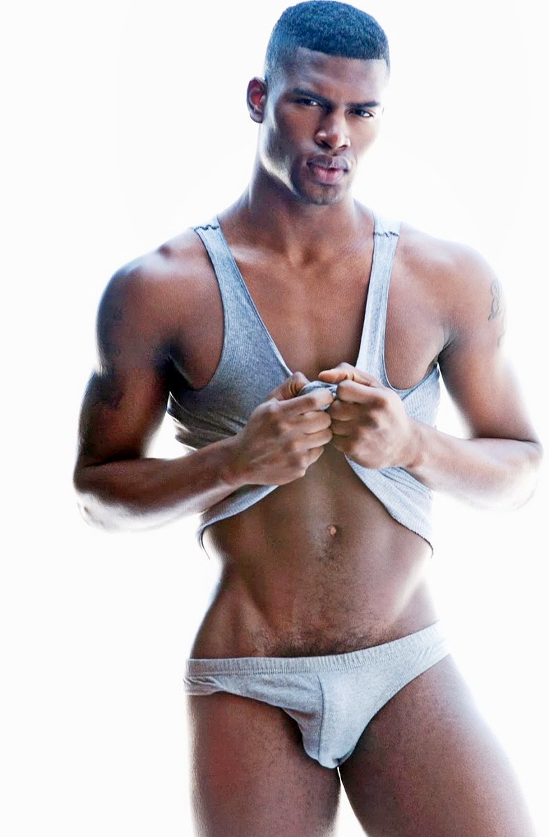 AmenEverytime's tweet photo. Throwback of Broderick Hunter for #TankTopThursday✨ #BroderickHunter #TBT https://t.co/g8F0midmmx