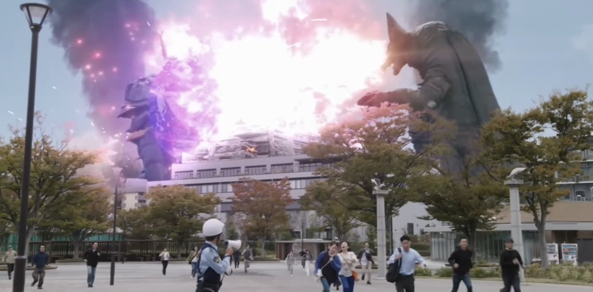 final154's tweet image. ＃ゴモラ

ちなみに「超振動波」について昔は「怪獣図鑑」のみの言及で「大怪獣バトル」から戦闘でも使うようようになった…というよりも「使える」から現代まで生き延びた「ゴモラザウルス」の一群が初代やその別個体だろうね。