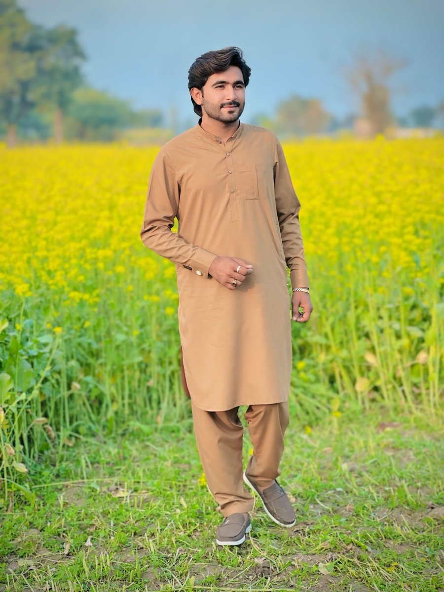 #ぐるナイ 
تُجھ سے کیا پَردہ کرو تُو مِیرا آئینہ ہے🖤🥀