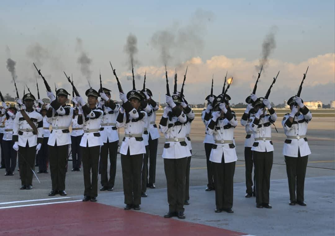 RPolancoF's tweet image. "#Cuba no abandona a sus hijos, Cuba no renuncia a sus principios, Cuba no claudica, aunque para defender la dignidad tenga que pagar un alto y doloroso precio."

GCE Lázaro Alberto Álvarez Casas, ministro del Interior

¡#HonorYGloria a nuestros héroes!