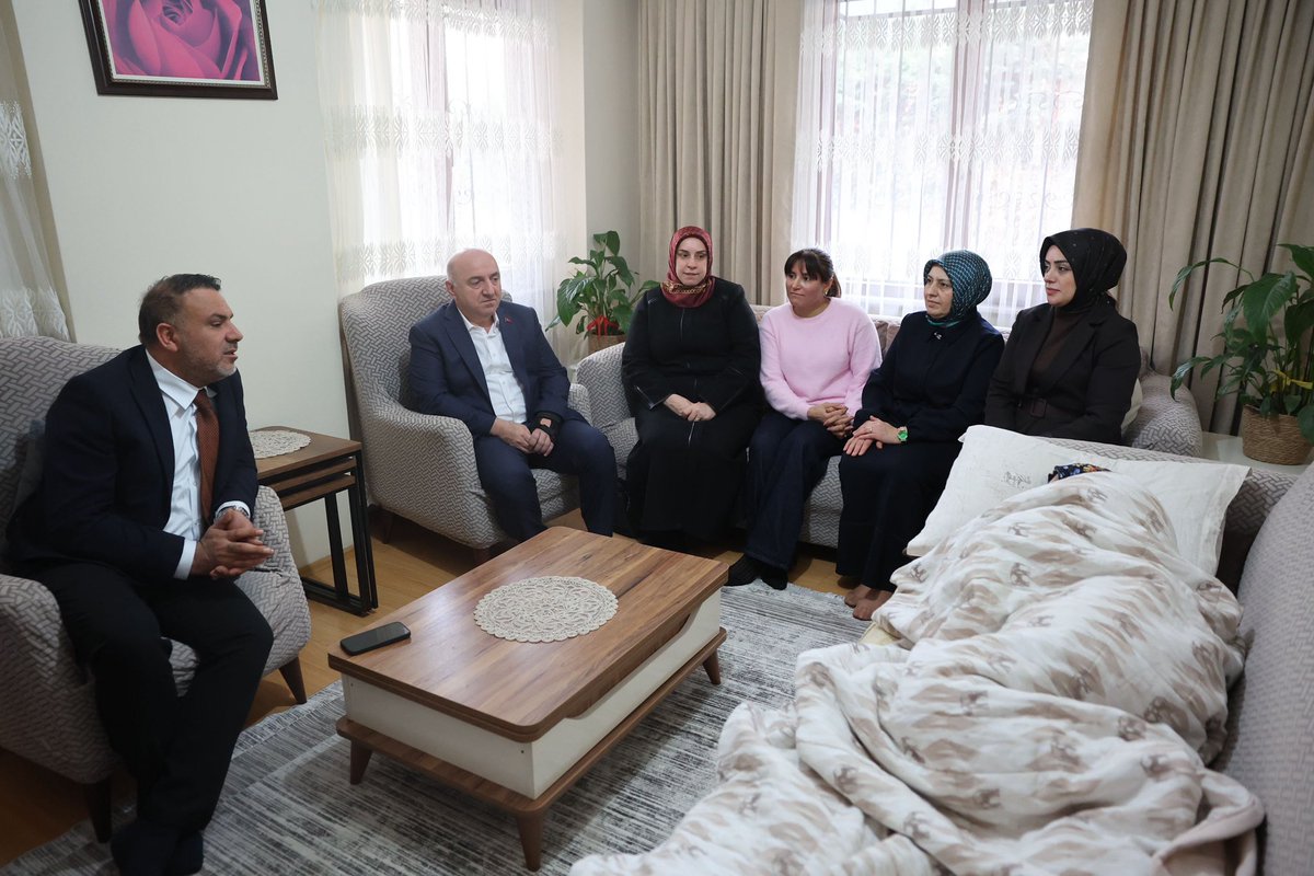 muzafferbiyik's tweet photo. Gönül ziyaretlerimiz kapsamında, Eşim Havva Hanım ve İlçe Başkanımız Köksal Şakar ile birlikte;

▪️Ak Parti İlçe Başkanımız Köksal Şakar’ın kayınvalidesi Zakine Arslan’ı ziyaret ederek sağlık durumu hakkında bilgi alıp geçmiş olsun dileklerimizi ilettik.

▪️Annesini kaybeden İstişare Kurulu üyemiz Handan Yazar’ı ziyaret ederek taziye dileklerimizi ilettik.