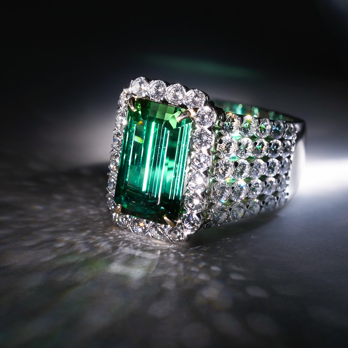 Sergiosjewelers's tweet image. Nothing louder than precision. 

#ChristopherDesigns #SergiosJewelers #EllicottCity #ShopEllicottCity #FineJewelry