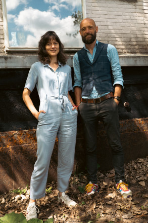 haarlem's tweet image. Oefenen met je ideaal: van denken naar doen: Op zondagmiddag 1 februari 2026 om 16.00 uur zijn Suzan Doodeman en Johannes van den Akker, oprichters van de Idealenschool, te gast in de Dorpskerk Bloemendaal voor een nieuwe editie van de lezingen- en… dlvr.it/TQMbwf