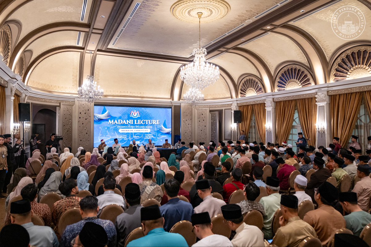 anwaribrahim's tweet image. Alhamdulillah. Seri Perdana Putrajaya memulakan Majlis Ilmu MADANI untuk tahun ini dengan kehadiran tetamu istimewa, Pengarah Eksekutif United Muslim Masjid, Philadelphia, Amerika Syarikat, Syeikh Dr. Tahir Wyatt, yang baru sahaja tiba di Malaysia.

Kepada anak muda yang hadir…