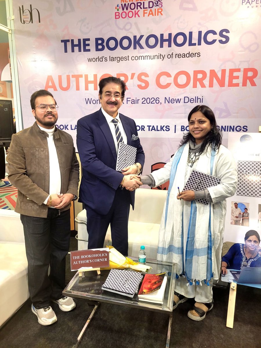 kalashribarve's tweet photo. And the launch of Far U(For U) took place successfully....🎊🎊🎊💕💫 

#booknow #booklovers #bookrecommendations #bookstagram #bookfair
#booknow #booklovers #bookrecommendations #bookstagram #bookfair #bookrelease #BookFair2026 #bookfestival #bookfairvibes #booktok #booklibrary https://t.co/aXXiZyqbbB