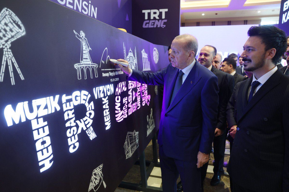 zahidsobaci's tweet image. Cumhurbaşkanımız Sayın @RTErdogan, #TRTGenç'in açılış etkinliğini teşrifleri ve hitaplarıyla onurlandırdı.

@trtgencresmi'yi kurarken gençlere gösterdiği ihtimamdan ilham aldığımız Sayın Cumhurbaşkanımıza, programımızı himayeleri ve ev sahiplikleri için şükranlarımı arz ediyorum.