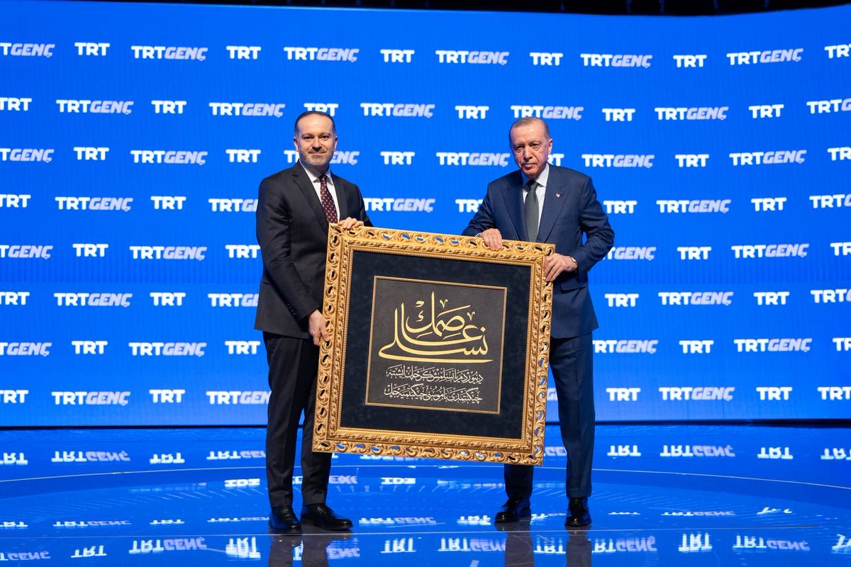 zahidsobaci's tweet image. Cumhurbaşkanımız Sayın @RTErdogan, #TRTGenç'in açılış etkinliğini teşrifleri ve hitaplarıyla onurlandırdı.

@trtgencresmi'yi kurarken gençlere gösterdiği ihtimamdan ilham aldığımız Sayın Cumhurbaşkanımıza, programımızı himayeleri ve ev sahiplikleri için şükranlarımı arz ediyorum.