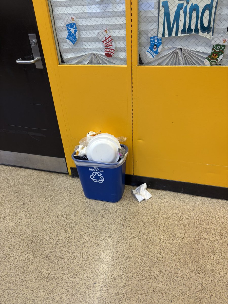 SheilaSterling's tweet photo. It’s sad @ChiPubSchool has made so many cuts we gotta work in yesterday’s trash 🤬🤬🤬🤬 staff put trash outside the door because the custodian don’t go in the offices and sometimes classrooms. https://t.co/Lpym6TkTyG