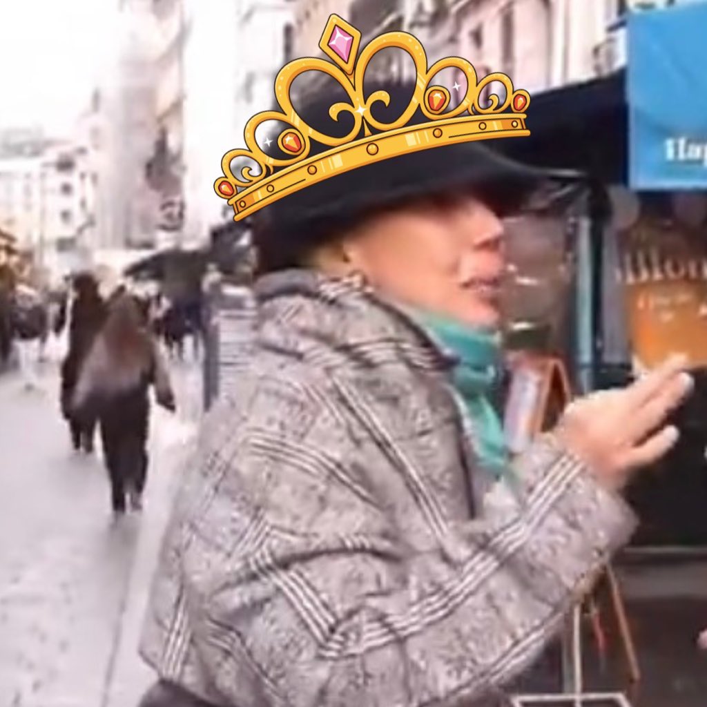 coryleguen's tweet image. Soutien à cette Queen harcelée dans la rue par un homme se revendiquant « journaliste ».