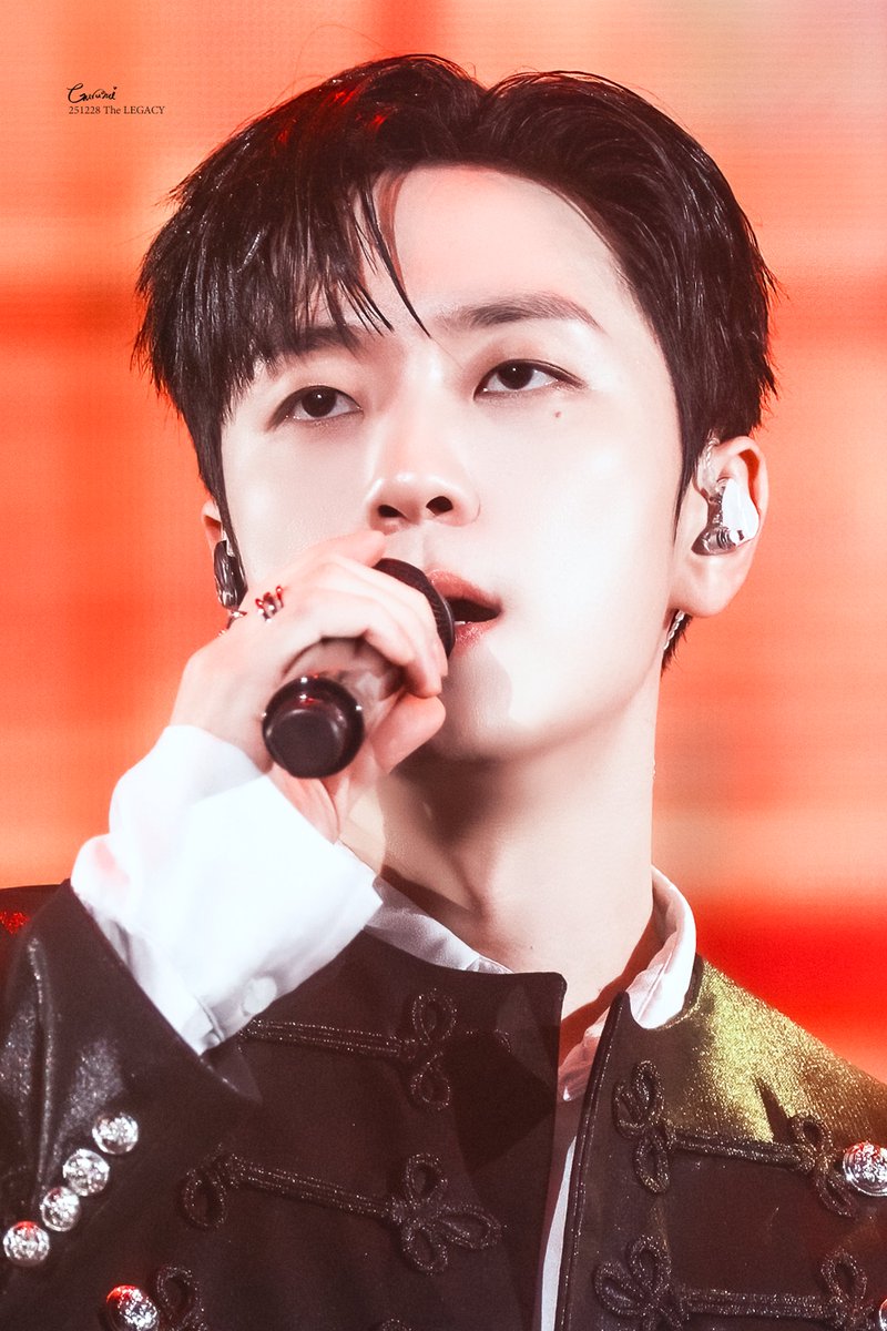 251228 The Legacy 일요일 

-

#포레스텔라 #forestella 
#고우림 #Kowoorim