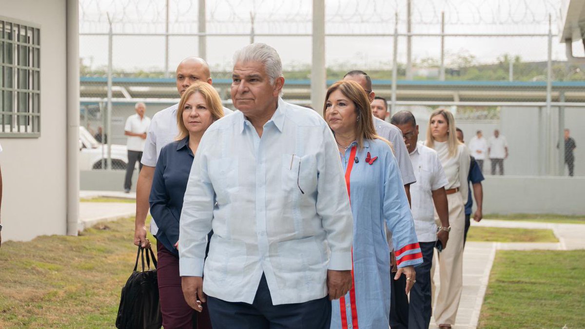 #AEstaHora el presidente <a href="/JoseRaulMulino/">José Raúl Mulino</a> se encuentra en el Centro Femenino de Rehabilitación La Esmeralda, inaugurando una obra que brinda condiciones dignas y oportunidades reales de rehabilitación a las privadas de libertad, fortaleciendo la seguridad y el respeto a los